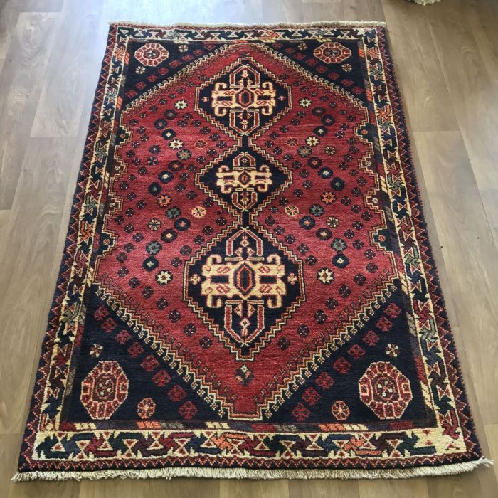 Persian Shiraz Hand knotted Tribal Wool Rug - 110 x 167 cm